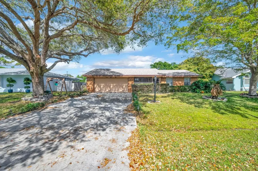 113 SW Eyerly Avenue Port St Lucie FL 34983