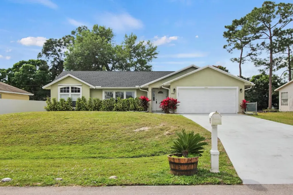990 SW Nichols Terrace Port St Lucie FL 34953