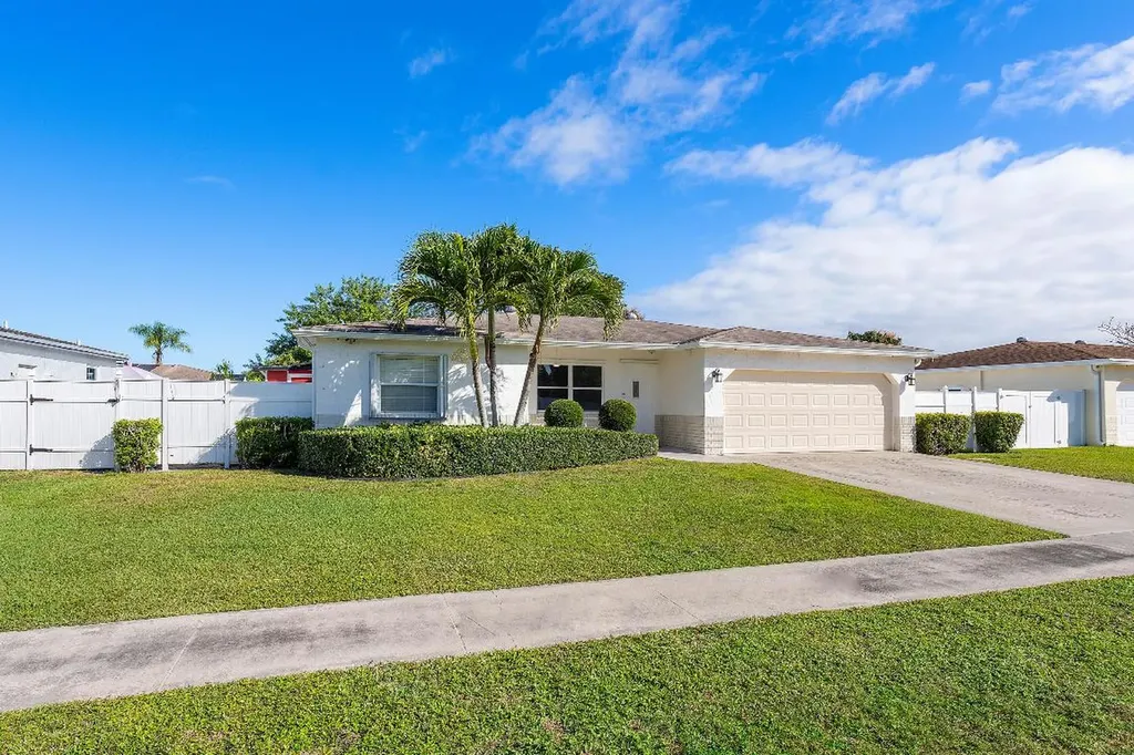 10865 Jennifer Lane Boca Raton FL 33428