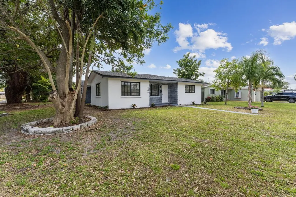 6800 SW 10th Court Pembroke Pines FL 33023