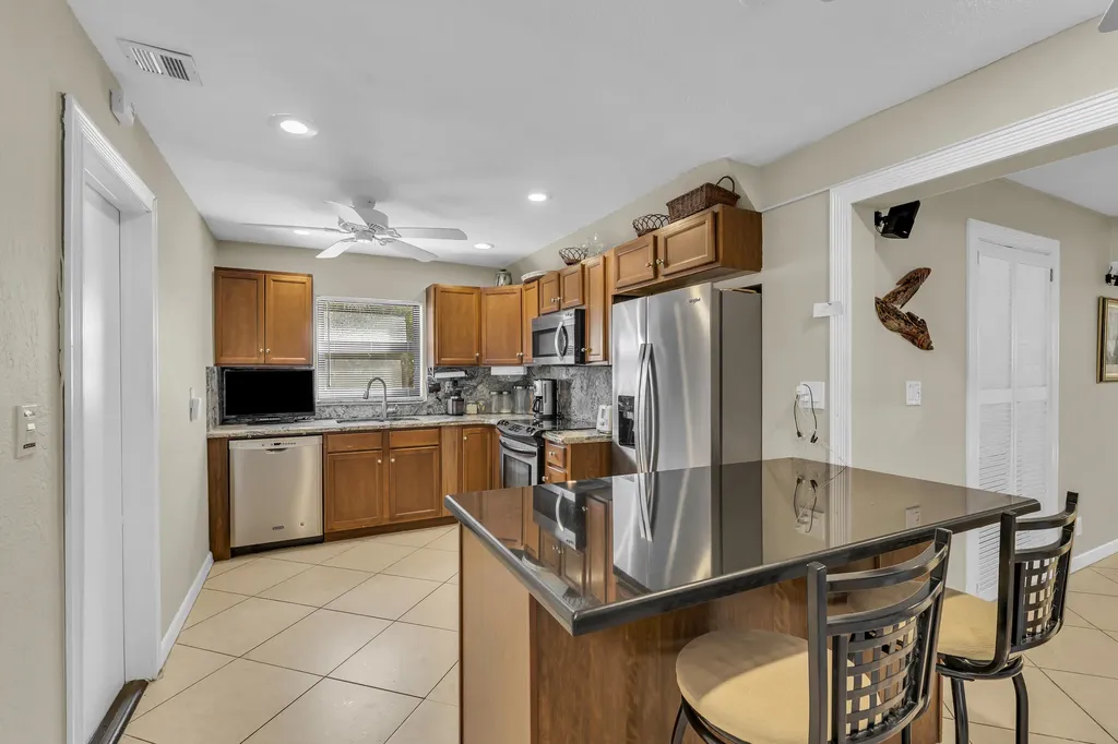 2641 NW 4th Avenue Pompano Beach FL 33064