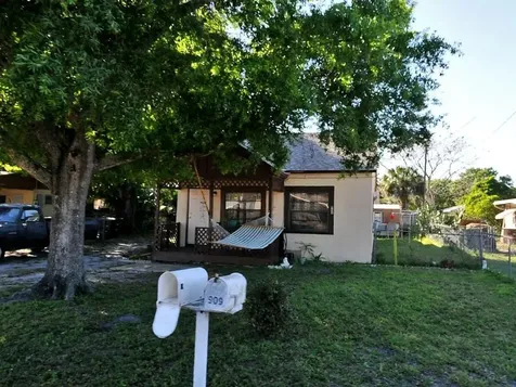 909 S 15th Street Fort Pierce FL 34950
