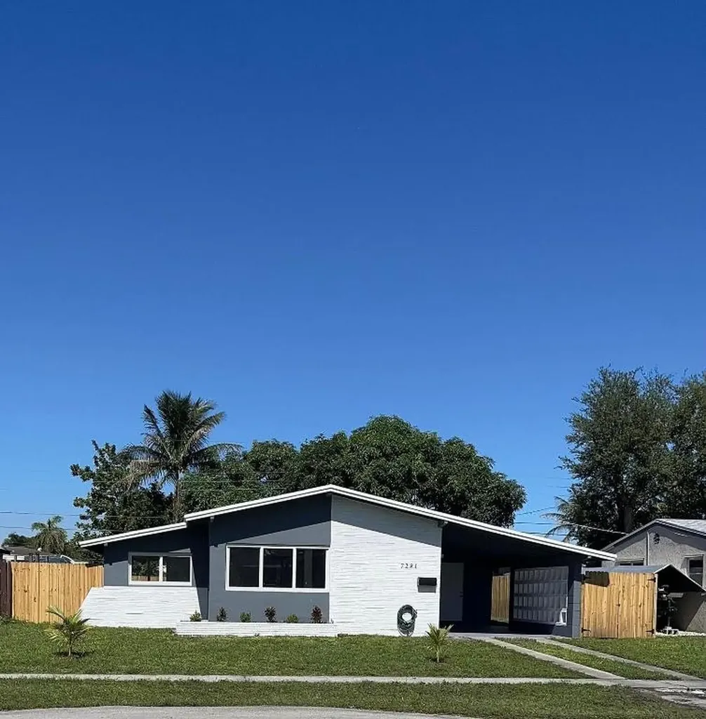 7281 Mcarthur Parkway Hollywood FL 33024