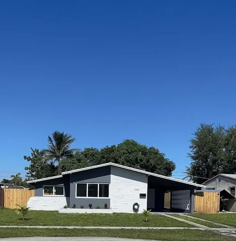 7281 Mcarthur Parkway Hollywood FL 33024