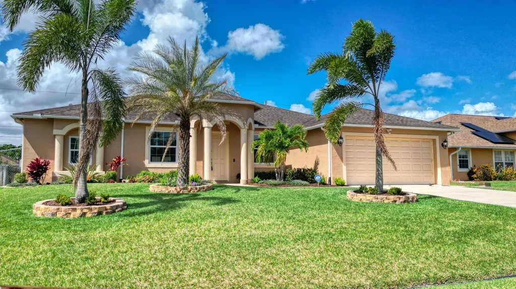 343 SW Jeanne Avenue Port St Lucie FL 34953