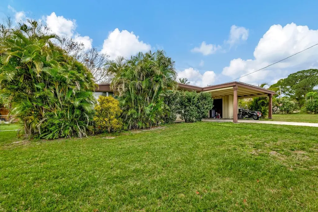 813 Azalea Avenue Fort Pierce FL 34982