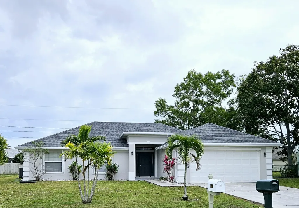 2543 SE West Blackwell Drive Port St Lucie FL 34952