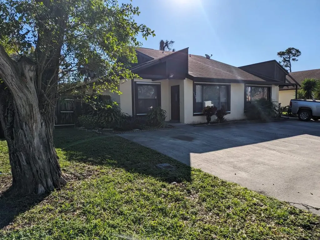 3750 Mil Stream Court Greenacres FL 33463