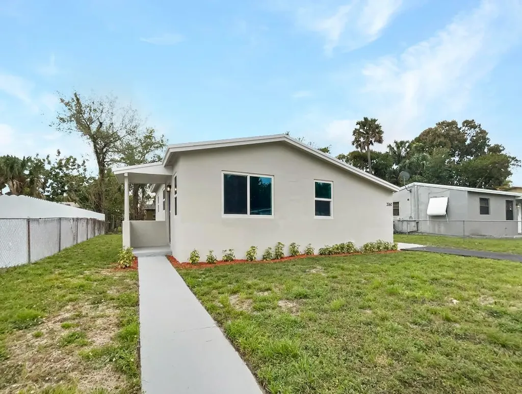 3360 NW 8th Place Lauderhill FL 33311