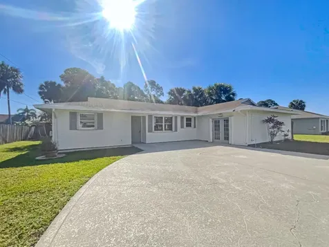 2913 SW Bridge Street Port St Lucie FL 34953