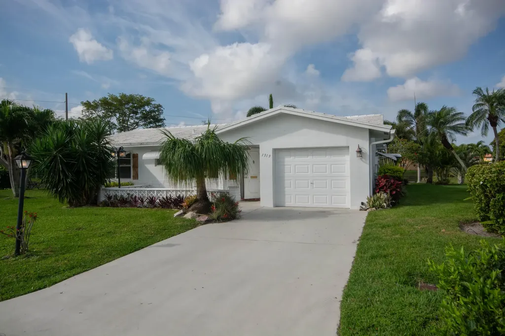 1319 SW Lake Court Boynton Beach FL 33426