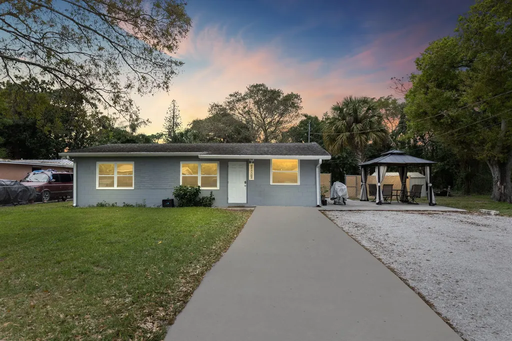 405 N 21st Street Fort Pierce FL 34950