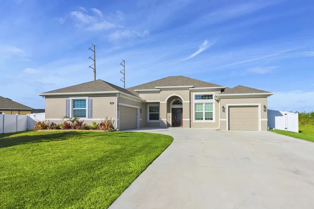 1910 SW Mackenzie Street Port St Lucie FL 34953