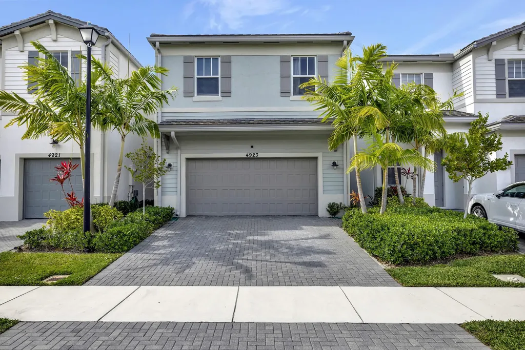 4923 NW 48th Terrace Tamarac FL 33319