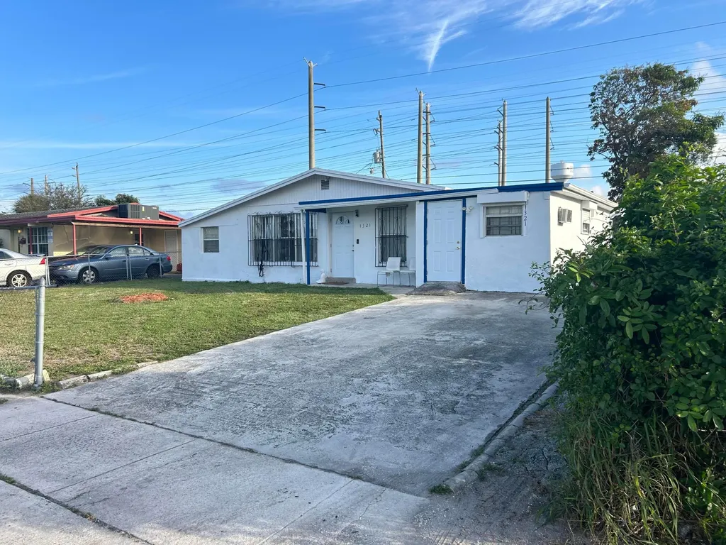 1321 W 1st Street Riviera Beach FL 33404