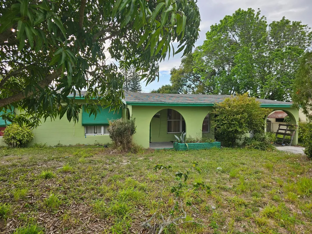 2443 2nd Court SE Vero Beach FL 32962
