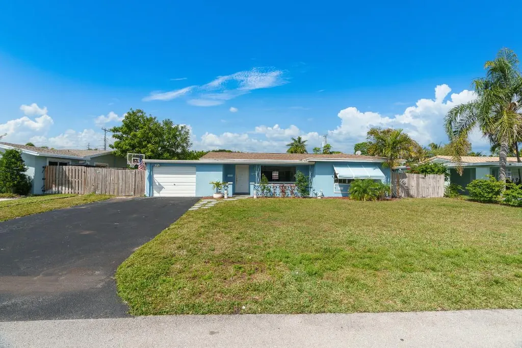 2771 NE 53rd Street Lighthouse Point FL 33064