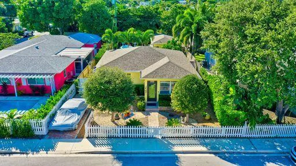 1007 N Lakeside Drive Lake Worth Beach FL 33460