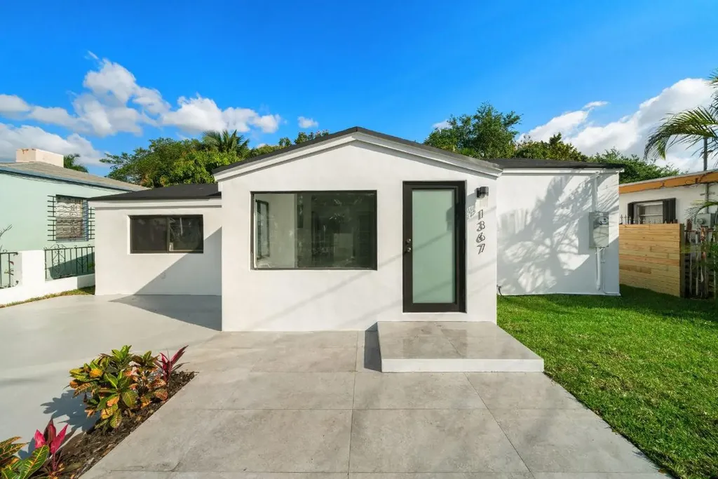 1367 NW 41st Street Miami FL 33142