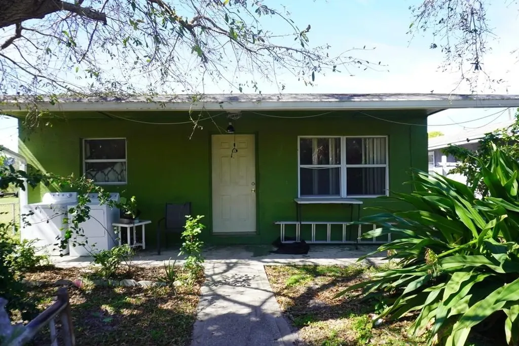 715 N 10th Street Fort Pierce FL 34950
