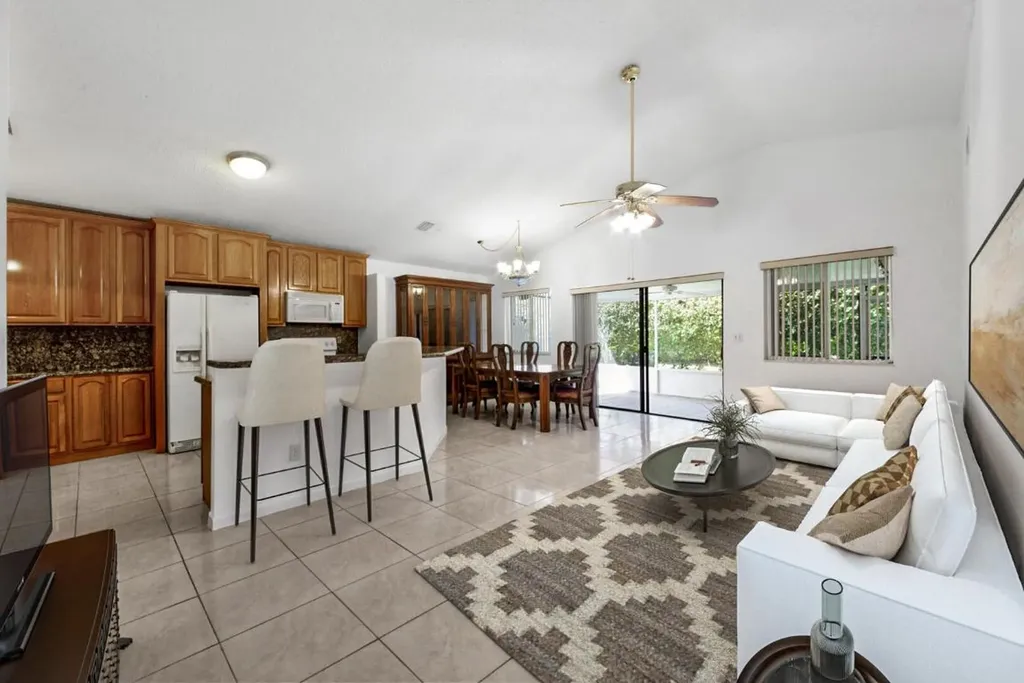 25 Hawthorne Lane Boynton Beach FL 33426