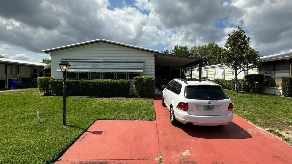 7676 SE Independence Avenue Hobe Sound FL 33455