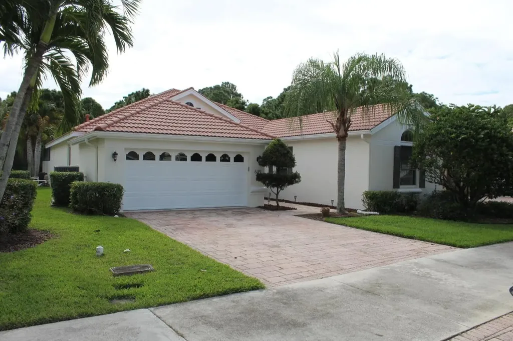 639 SW Lake Charles Circle Port St Lucie FL 34986