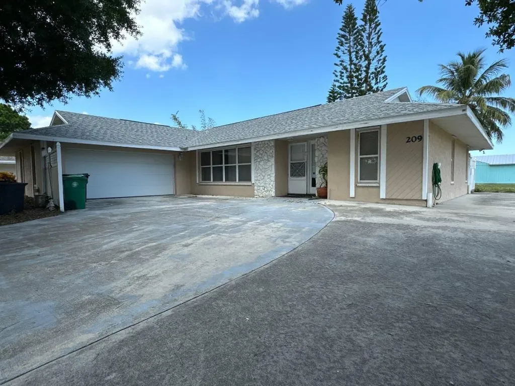209 SW Thornhill Drive Port St Lucie FL 34984