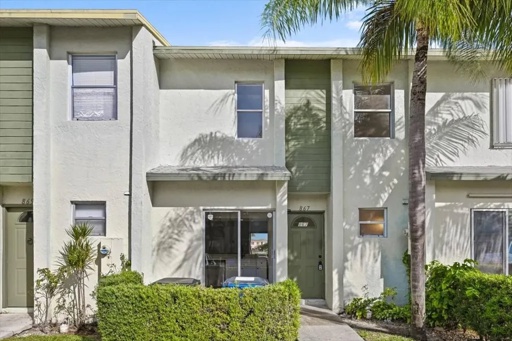 867 Crystal Lake Drive Deerfield Beach FL 33064
