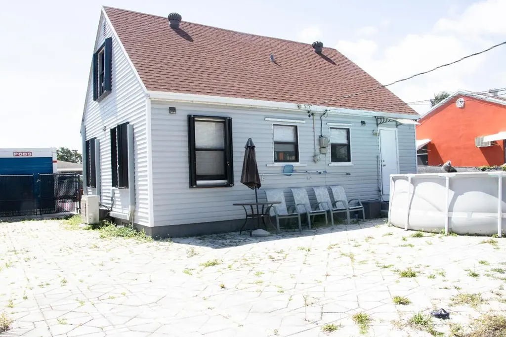 118 W 37th Street Riviera Beach FL 33404