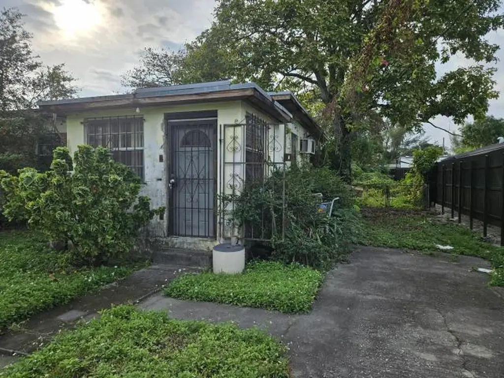 2470 NW 44th Street Miami FL 33142