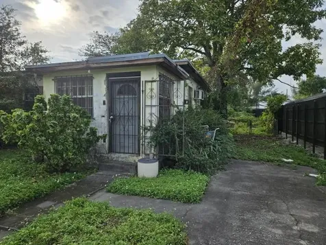 2470 NW 44th Street Miami FL 33142
