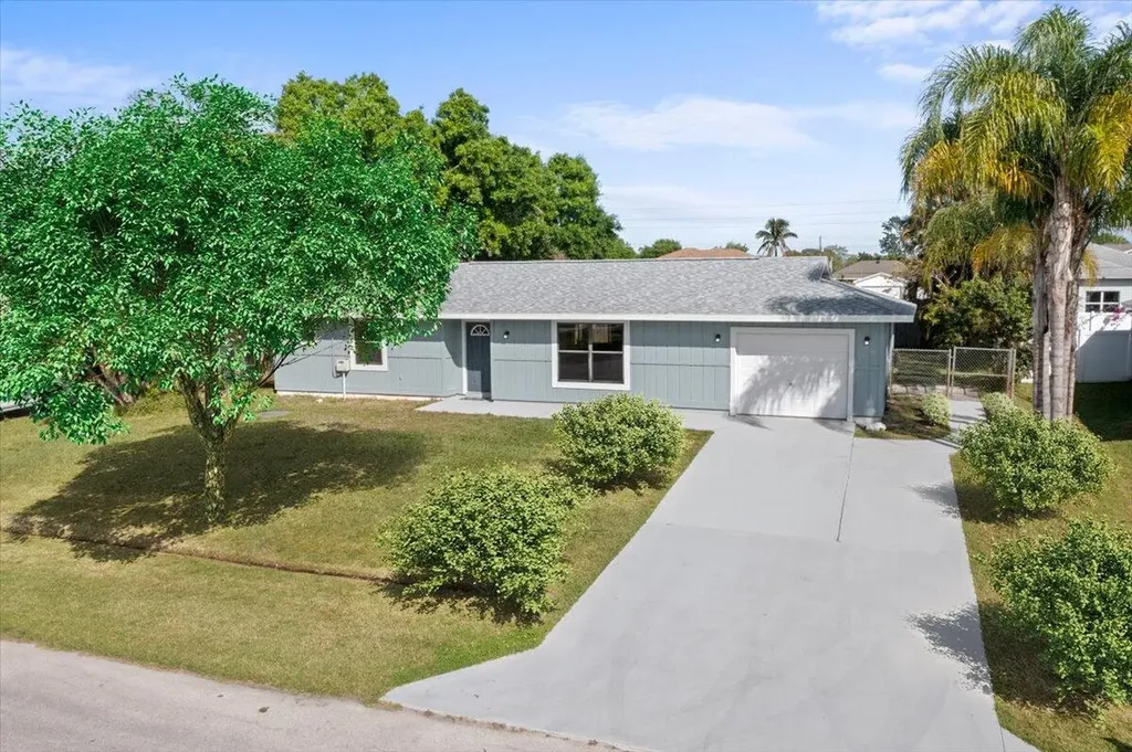 667 SE Starfish Avenue Port St Lucie FL 34983