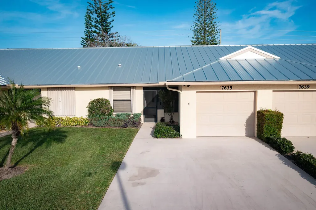 7635 SE Sugar Sand Circle Hobe Sound FL 33455