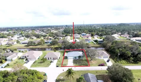 2257 SW Chestnut Lane Port St Lucie FL 34953