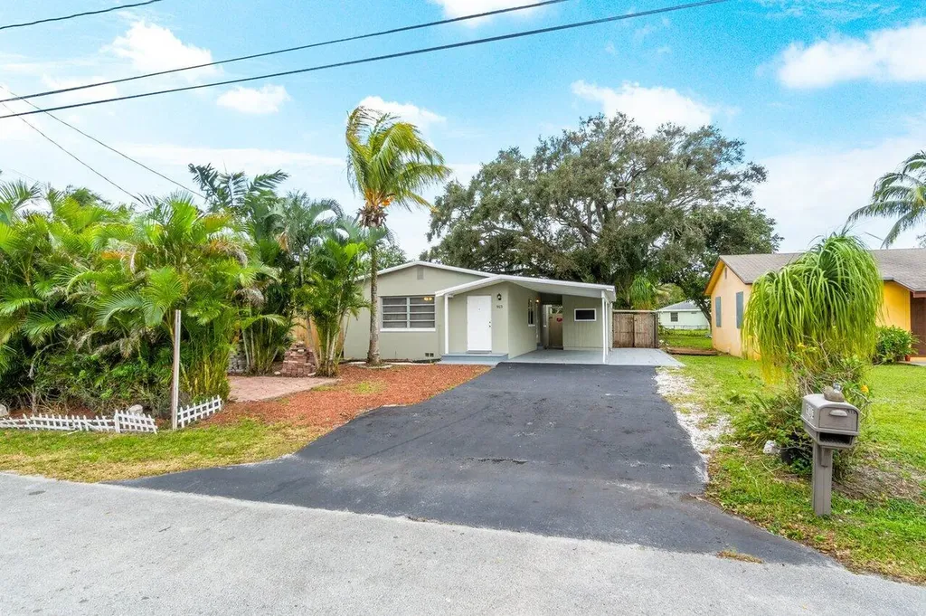 913 Mathis Street Lake Worth FL 33461