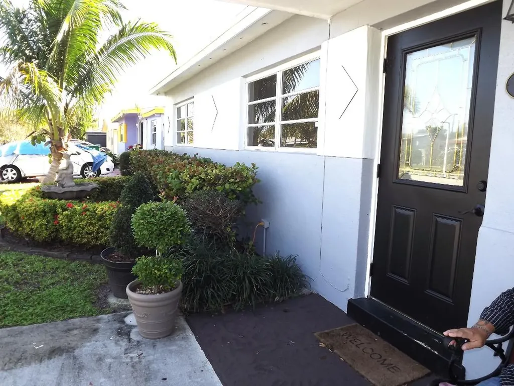 6122 SW 21st Street Miramar FL 33023