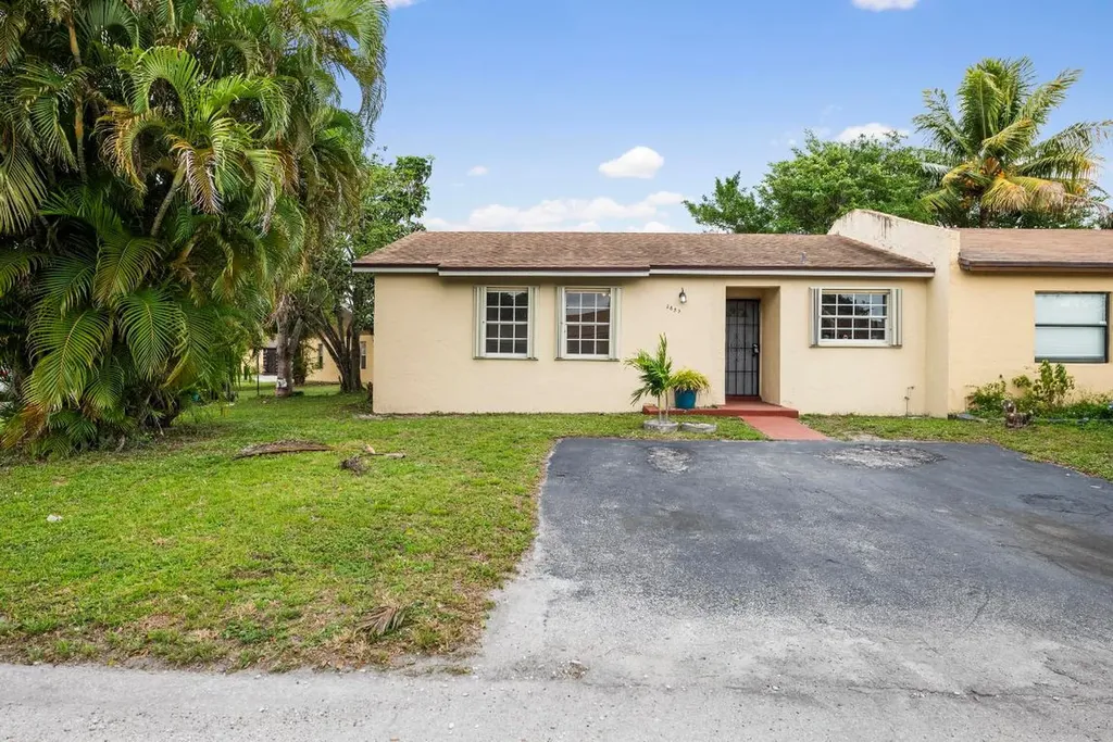 2859 NW 203rd Lane Miami Gardens FL 33056