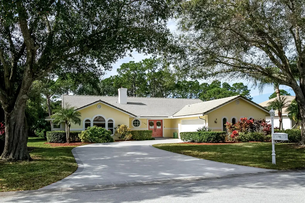 1186 SW Mirror Lake Cove Port St Lucie FL 34986