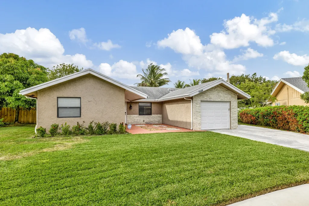 7444 SW 14th Place North Lauderdale FL 33068
