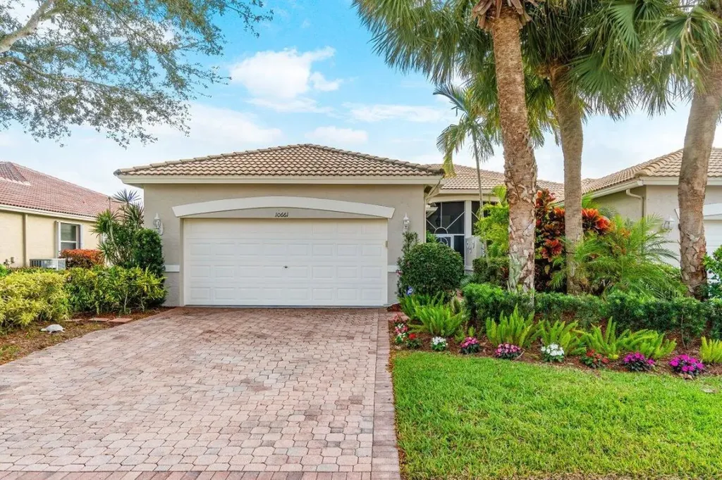 10661 Royal Caribbean Circle Boynton Beach FL 33437