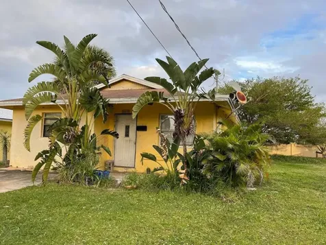 807 SE Tarpon Avenue Stuart FL 34994