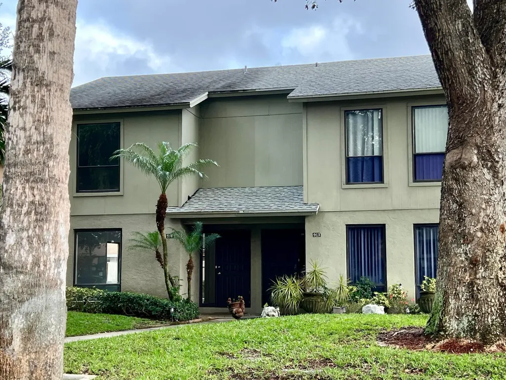 913 Sandtree Drive Palm Beach Gardens FL 33403