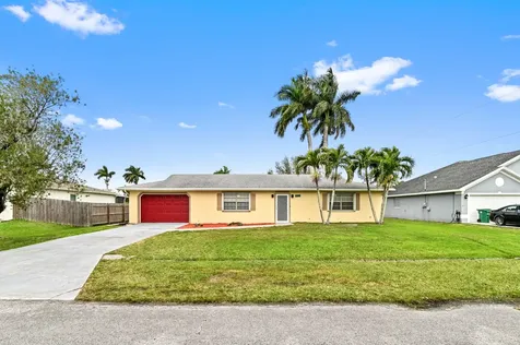 541 SW Fairview Avenue Port St Lucie FL 34983