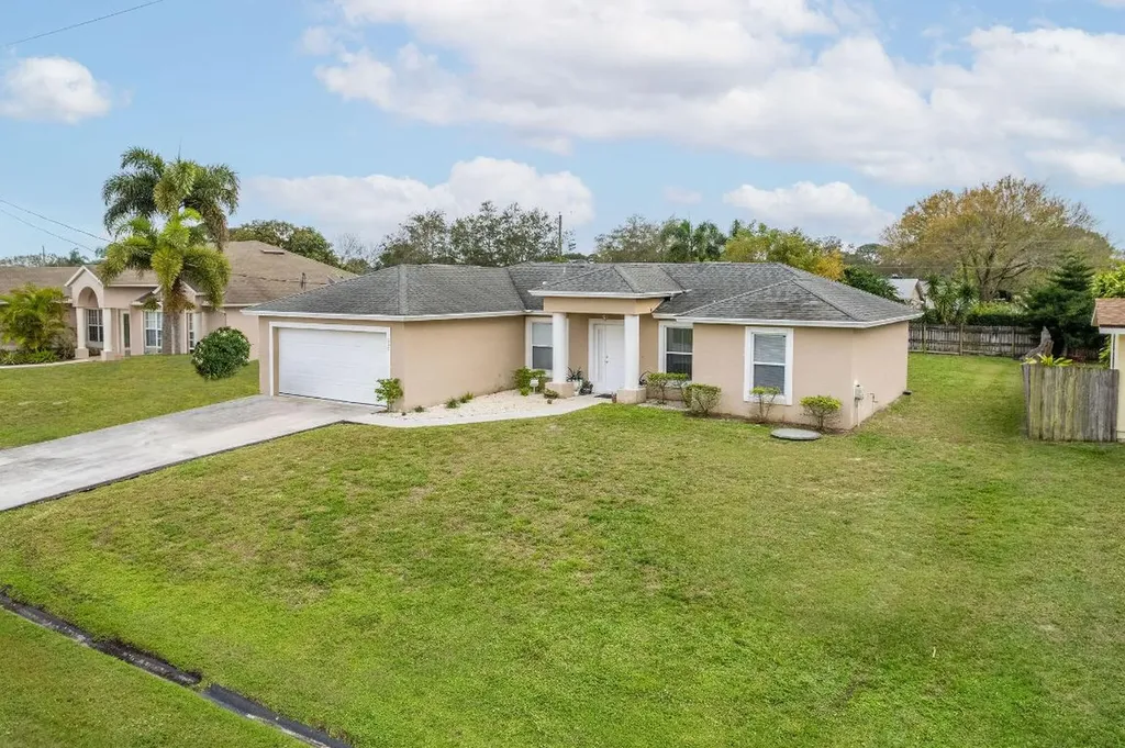 216 SE Eyerly Avenue Port St Lucie FL 34983
