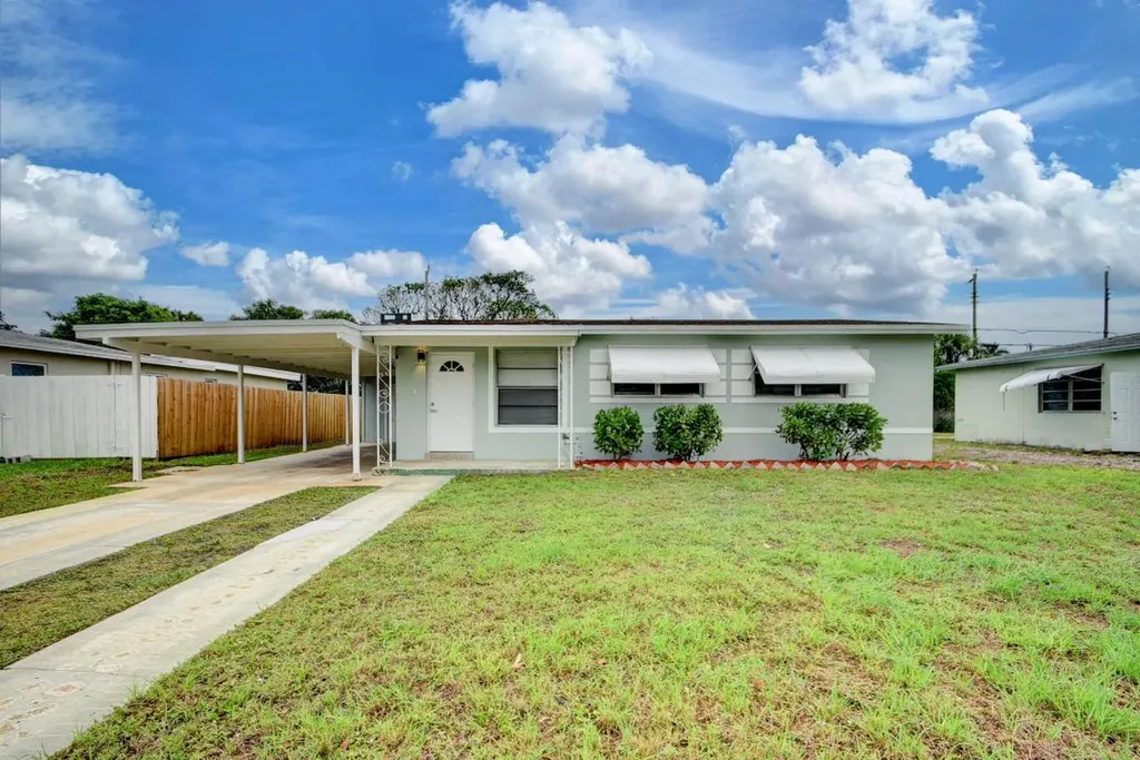 1420 NW 1st Court Boynton Beach FL 33435