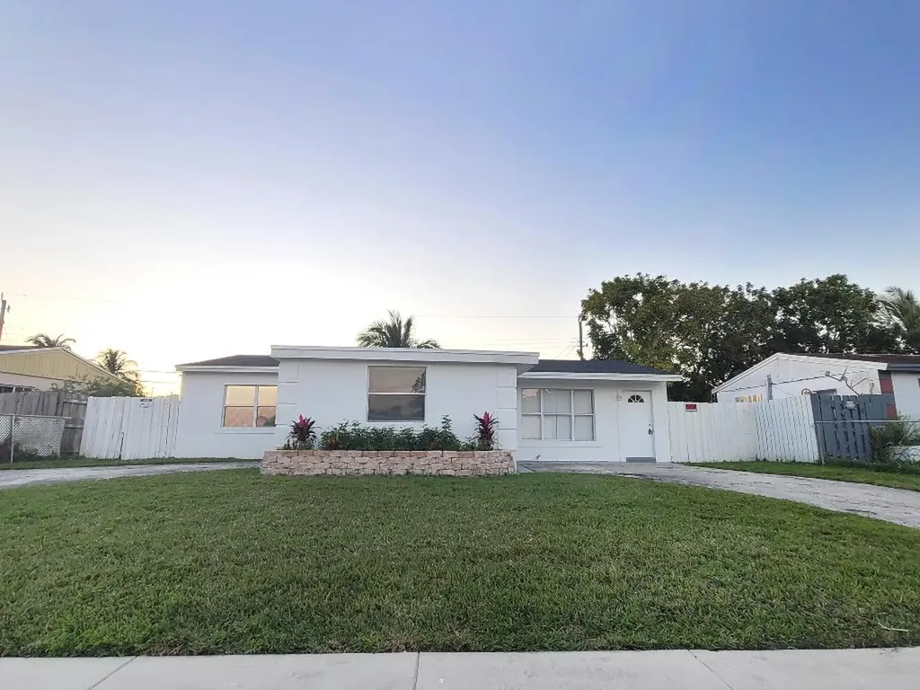 1621 SW 63rd Avenue North Lauderdale FL 33068