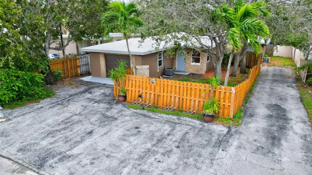 313 De Carie Street Delray Beach FL 33444