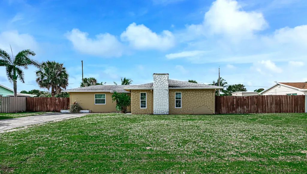 1081 Pineway Drive Haverhill FL 33417