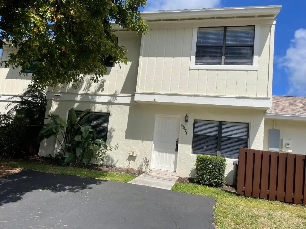5271 Tennis Lane Delray Beach FL 33484